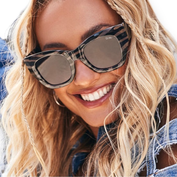 QUAY After Hours Bevel Sunglasses Zebra Stripe Frame Smoke Lenses Luxe Line - Picture 4 of 12